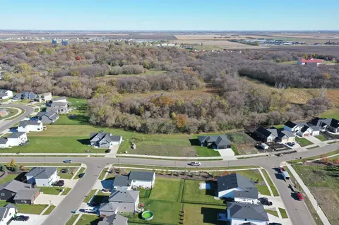 8916 Meadowlark Pkwy, Horace, ND 58047