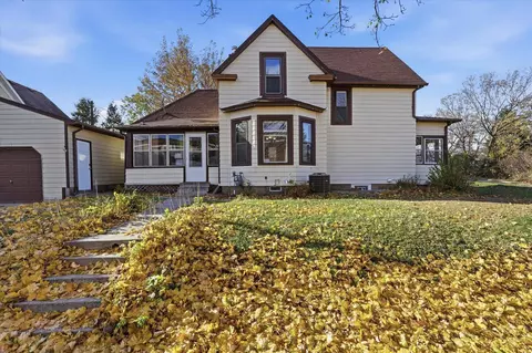 4 Elizabeth St W, Saint Paul, MN 55107