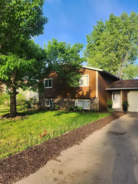 8003 Fairfield Cir, Brooklyn Park, MN 55444