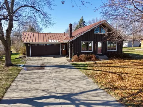2450 Douglas St, Windom, MN 56101