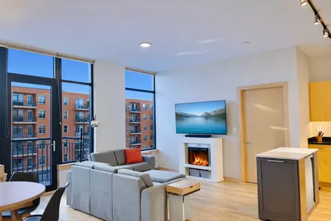 215 10th Ave S #503, Minneapolis, MN 55415