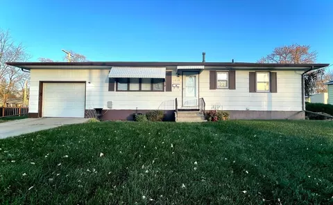 1219 S Newton Ave, Albert Lea, MN 56007