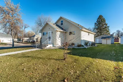 1024 Stearns St, Crookston, MN 56716