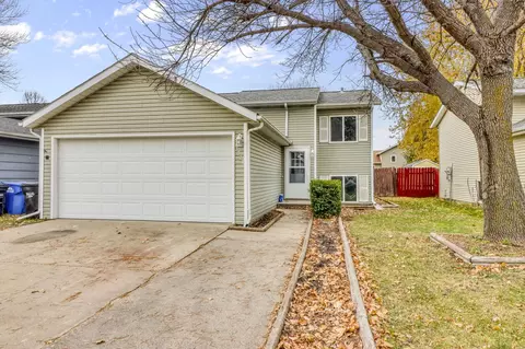 3327 19th St S, Fargo, ND 58104