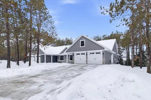1789 Saint Andrews Pl, New Richmond, WI 54017