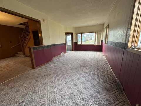 Living - 623 3rd St, Duluth, MN 55810 photo 1 of 7