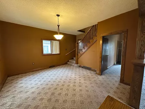 Living - 623 3rd St, Duluth, MN 55810 photo 7 of 7
