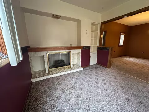 Living - 623 3rd St, Duluth, MN 55810 photo 2 of 7