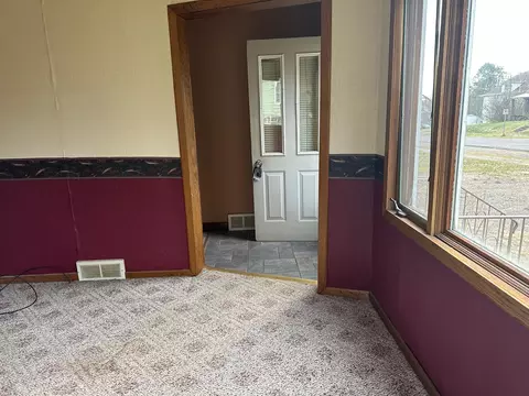 Living - 623 3rd St, Duluth, MN 55810 photo 4 of 7