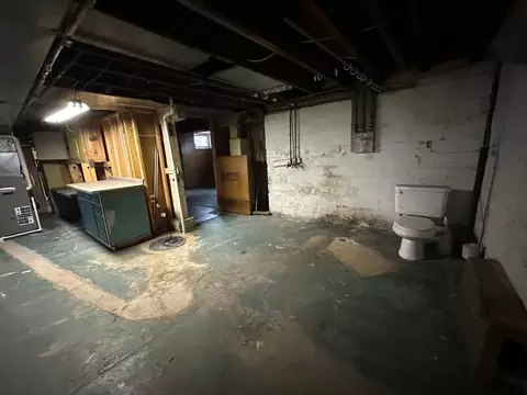 Bath - 623 3rd St, Duluth, MN 55810 photo 1 of 1