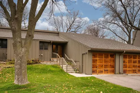 8996 Neill Lake Rd, Eden Prairie, MN 55347