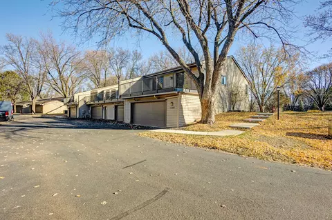 1366 Arden View Dr, Arden Hills, MN 55112