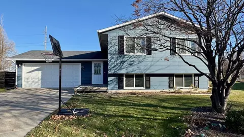 918 Rensvold Blvd, Moorhead, MN 56560