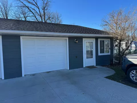 204 W Poplar Ave UNIT B, Badger, MN 56714