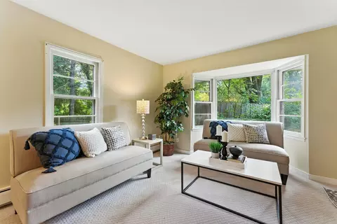 15404 Robinwood Dr, Minnetonka, MN 55345
