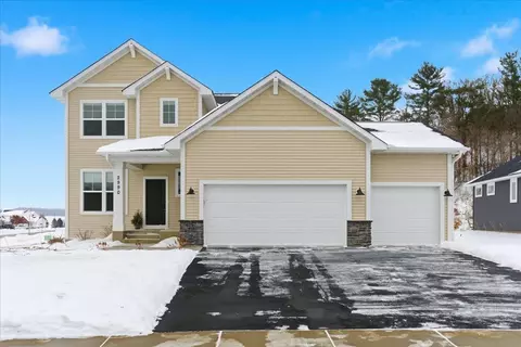 2990 Coventry Cir, River Falls, WI 54022