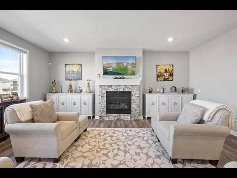 20335 Gateway Dr, Lakeville, MN 55044