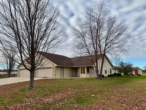 701 Simplicity Dr #B, Ellendale, MN 56026