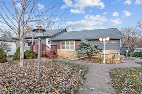 10633 Russell Ave S, Bloomington, MN 55431