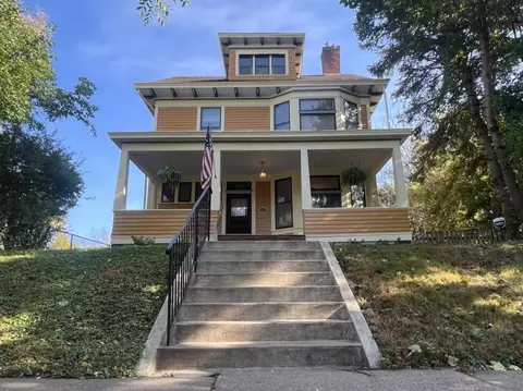 402 Eichenwald St, Saint Paul, MN 55106