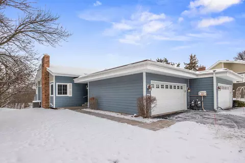 9556 Brighton Ln, Eden Prairie, MN 55347