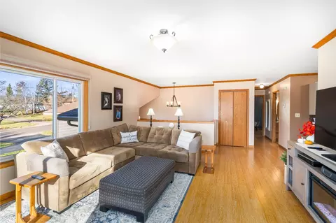 Living - 604 N Blackman Ave, Duluth, MN 55811 photo 3 of 3