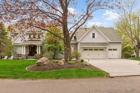 5116 Skyline Dr, Edina, MN 55436