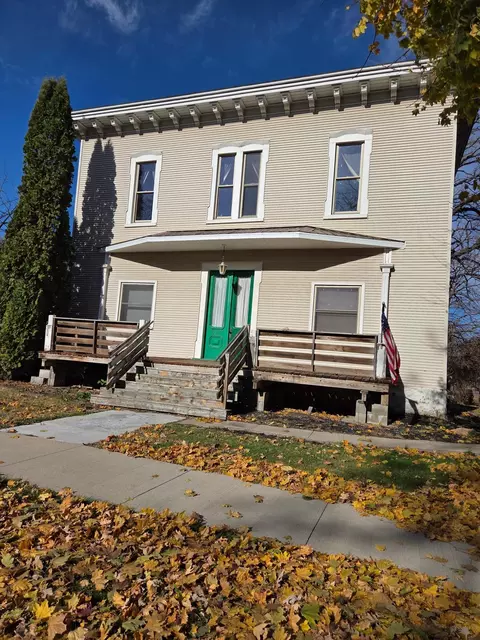 621 Elm Ave E, Waseca, MN 56093