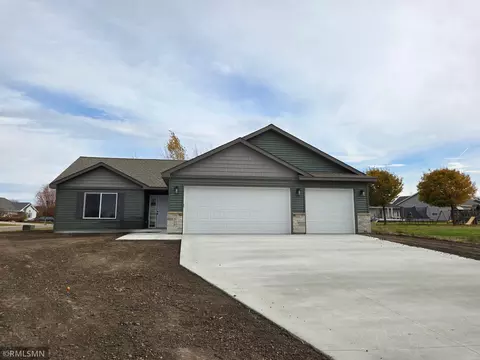 1022 Cullen St, Saint Peter, MN 56082