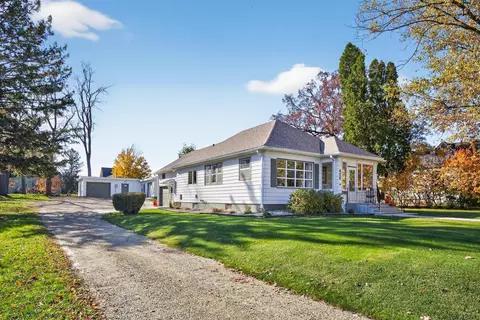 406 2nd St NW, Stewartville, MN 55976