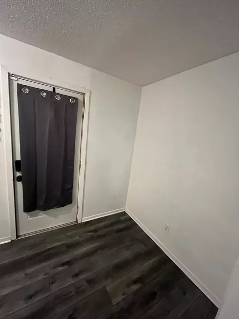 Entry Way - 1020 8th Ave SE, Saint Cloud, MN 56304 photo 1 of 7