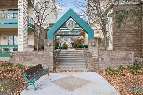 7610 York Ave S #3302, Edina, MN 55435
