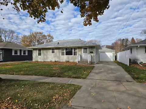 1427 26th St NW, Rochester, MN 55901