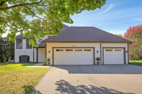 3721 Windtree Dr, Eagan, MN 55123