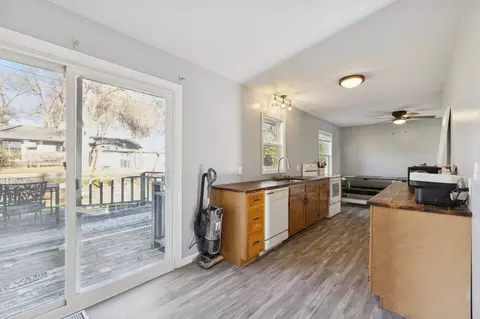 220 Baker Ave E, Winsted, MN 55395 photo 3