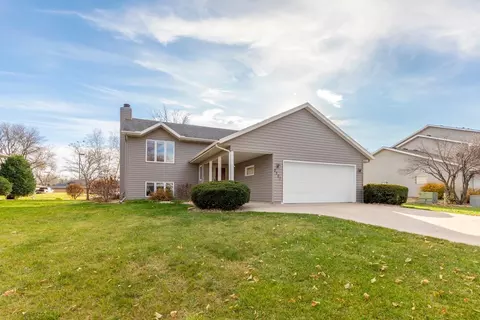 2501 Marwood Dr, Mankato, MN 56001
