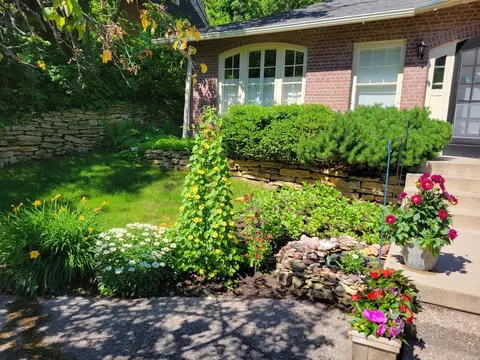 Exterior - 924 Central Ave, Red Wing, MN 55066 photo 5 of 14