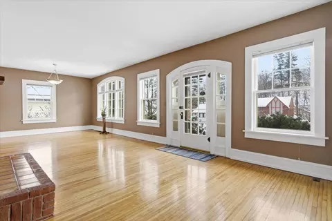 Living - 924 Central Ave, Red Wing, MN 55066 photo 3 of 7