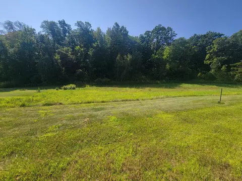 2824 Oakhurst Dr, Lake City, MN 55041