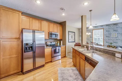 10808 Hawthorn Trl #A, Woodbury, MN 55129