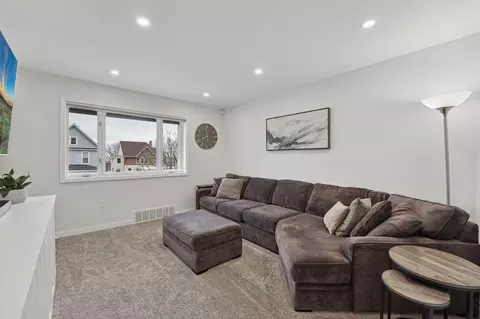 907 E 7th St, Duluth, MN 55805 photo 3