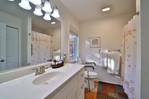 Bath - 6195 Cosmos Rd, Baxter, MN 56425 photo 1 of 2
