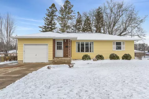1426 Eden Ln, Faribault, MN 55021
