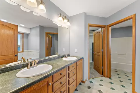 Bath - 5755 232nd St W, Faribault, MN 55021 photo 2 of 6