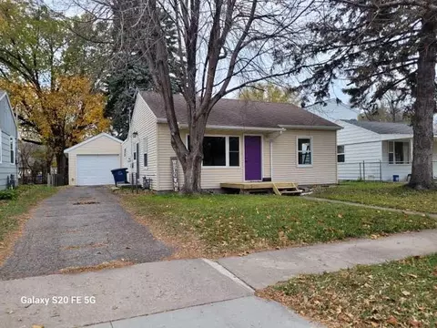 617 20th St N, Moorhead, MN 56560
