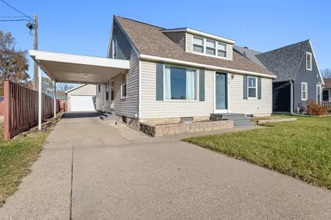 616 E Sarnia St, Winona, MN 55987