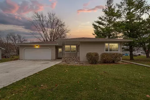 351 1st Ave NE, Wells, MN 56097