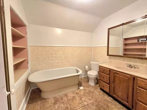 Bath - 109 3rd St E, Ada, MN 56510 photo 2 of 3