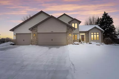 534 Linden Ln, Lino Lakes, MN 55014