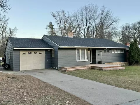 1129 Minnesota Ave, Detroit Lakes, MN 56501